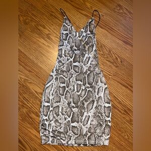 5/$25❌ FINAL CALL❌ NWOT H&M snakeskin print mini dress